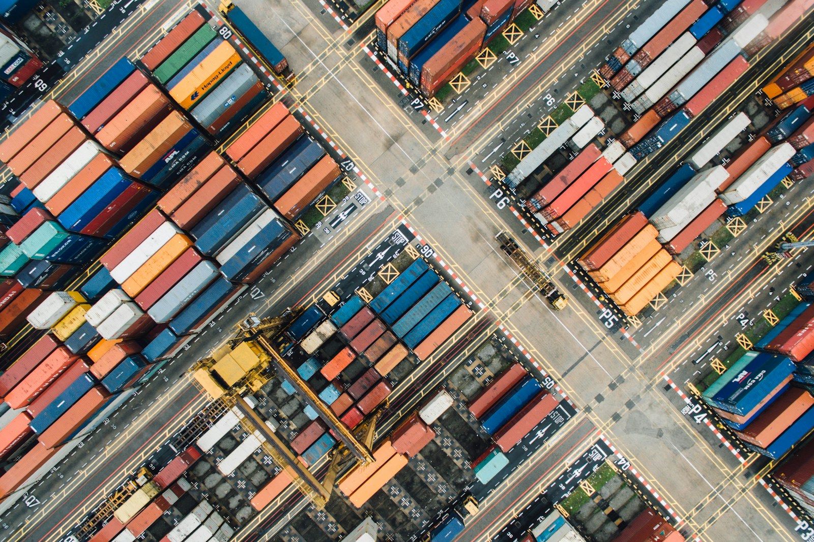 Puerto de carga y operación logística internacional entre China y Latinoamérica